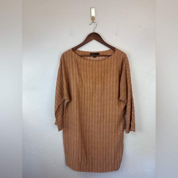 Elizabeth and James Dresses & Skirts - ELIZABETH AND JAMES 100% Silk Shift Dress Short 3/4‎ Long Sleeve Gold Size 8